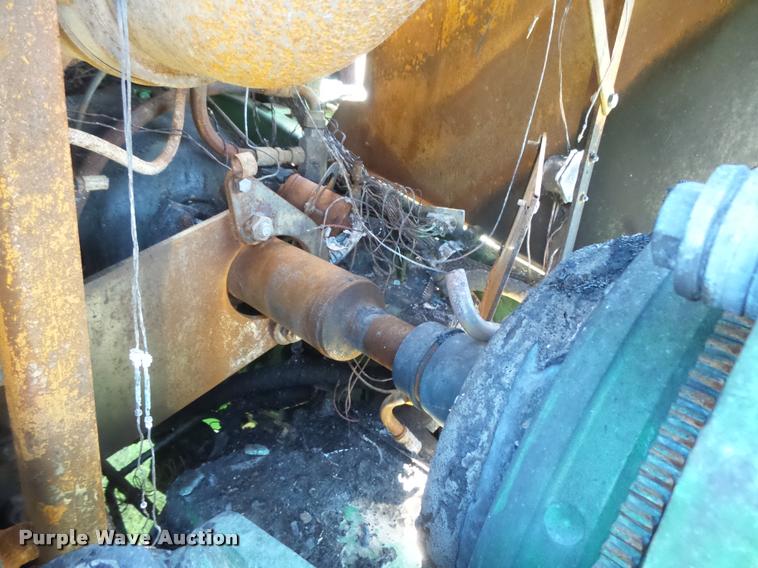 image for item DC3932 1995 John Deere 8570 tractor