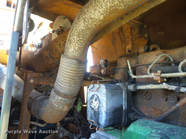 image for item DC3932 1995 John Deere 8570 tractor