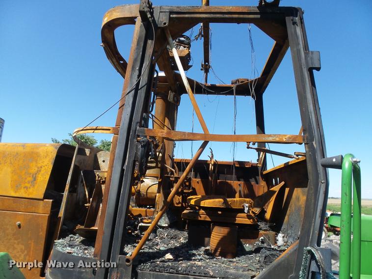 image for item DC3932 1995 John Deere 8570 tractor