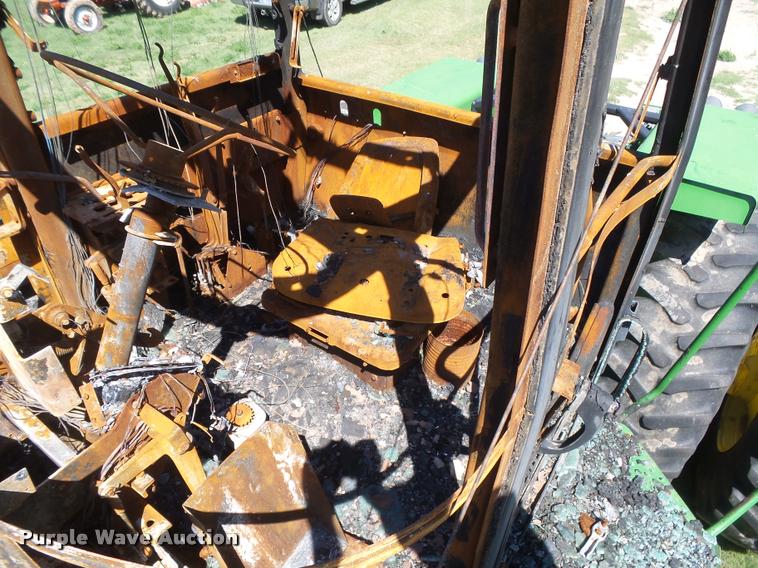 image for item DC3932 1995 John Deere 8570 tractor