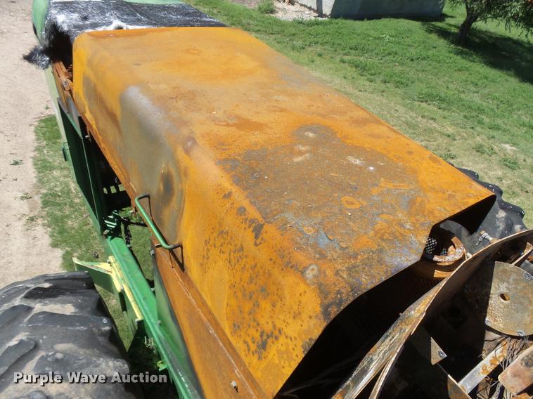 image for item DC3932 1995 John Deere 8570 tractor