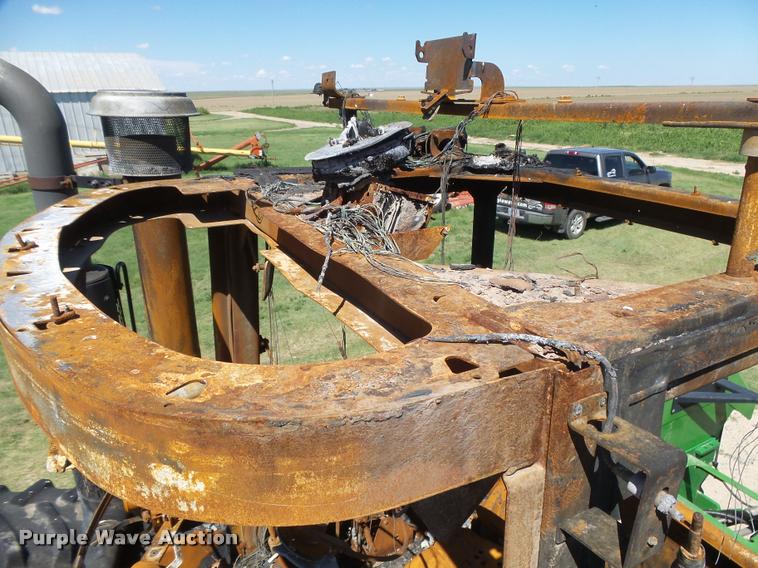 image for item DC3932 1995 John Deere 8570 tractor