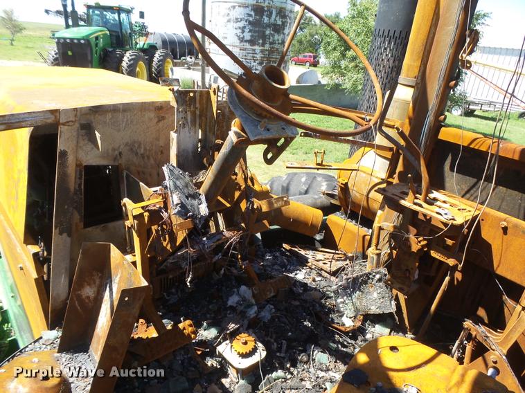 image for item DC3932 1995 John Deere 8570 tractor