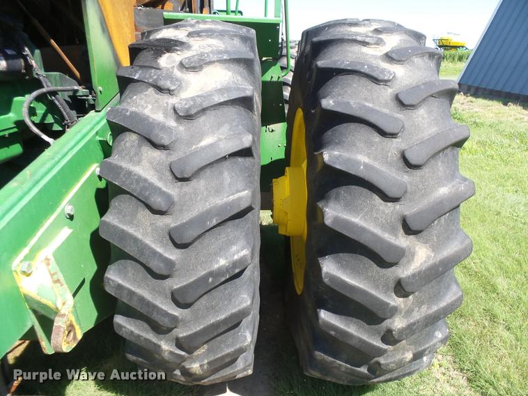 image for item DC3932 1995 John Deere 8570 tractor