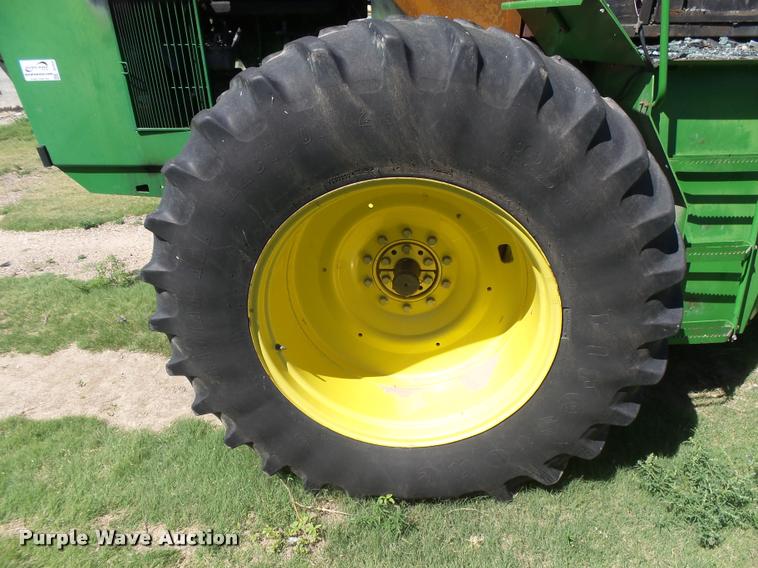 image for item DC3932 1995 John Deere 8570 tractor
