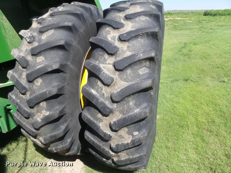 image for item DC3932 1995 John Deere 8570 tractor