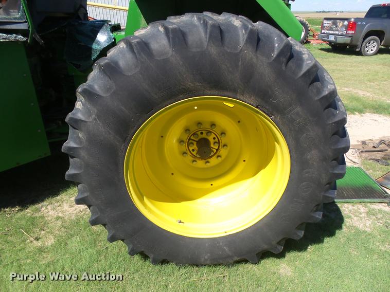 image for item DC3932 1995 John Deere 8570 tractor