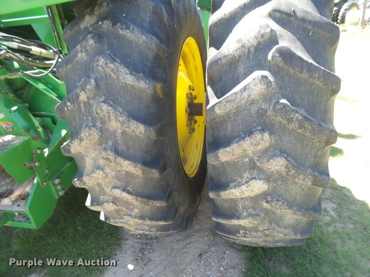 image for item DC3932 1995 John Deere 8570 tractor