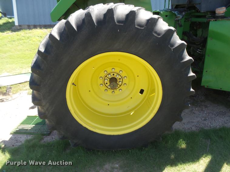 image for item DC3932 1995 John Deere 8570 tractor