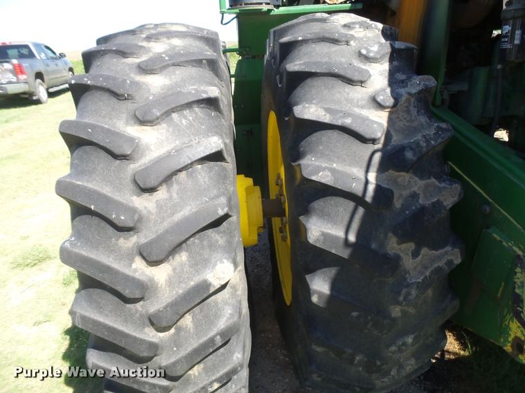 image for item DC3932 1995 John Deere 8570 tractor