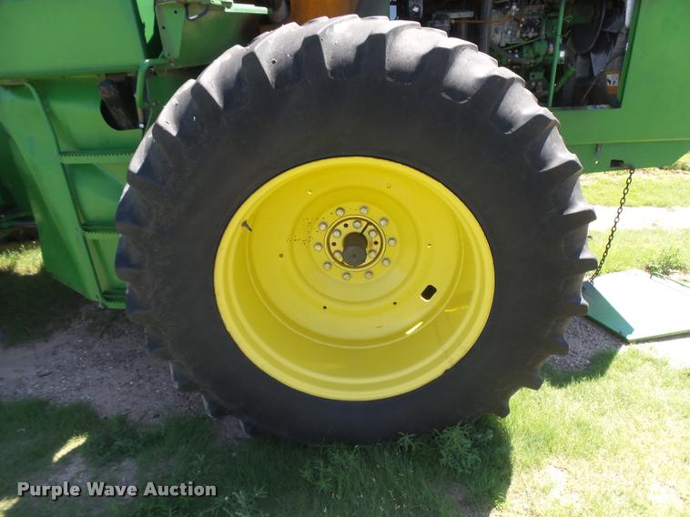 image for item DC3932 1995 John Deere 8570 tractor