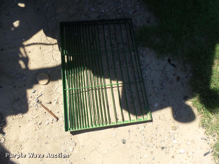 image for item DC3932 1995 John Deere 8570 tractor