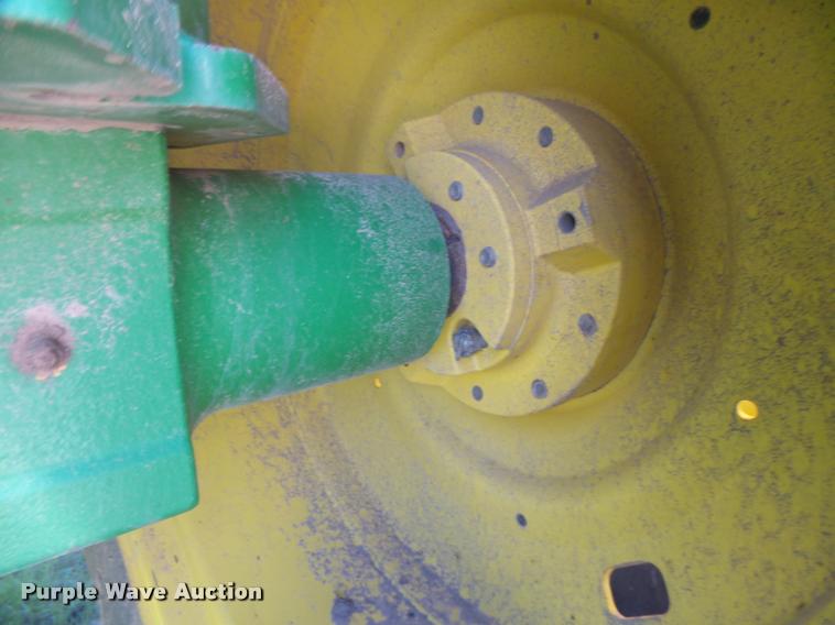 image for item DC3932 1995 John Deere 8570 tractor