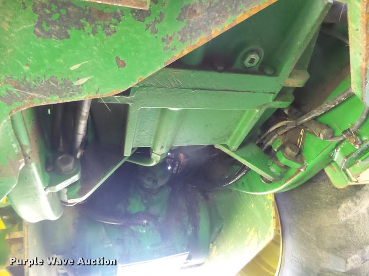 image for item DC3932 1995 John Deere 8570 tractor