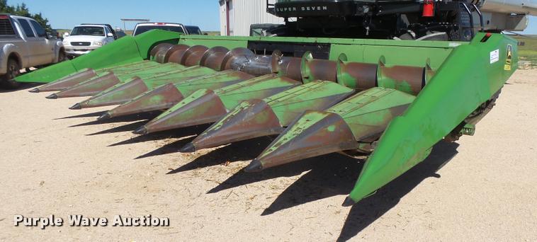 image for item DC3935 1985 John Deere 853A all crop head