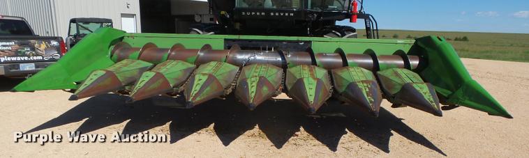 image for item DC3935 1985 John Deere 853A all crop head