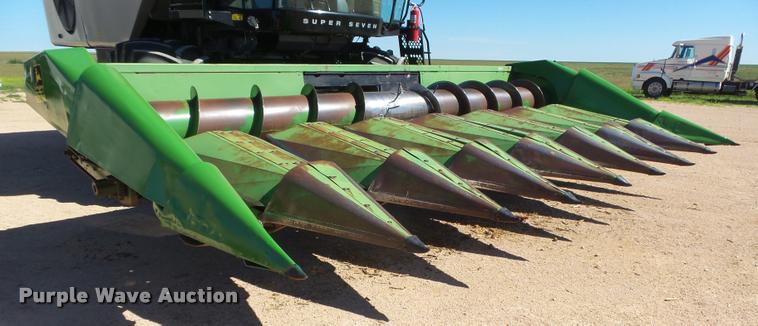 image for item DC3935 1985 John Deere 853A all crop head