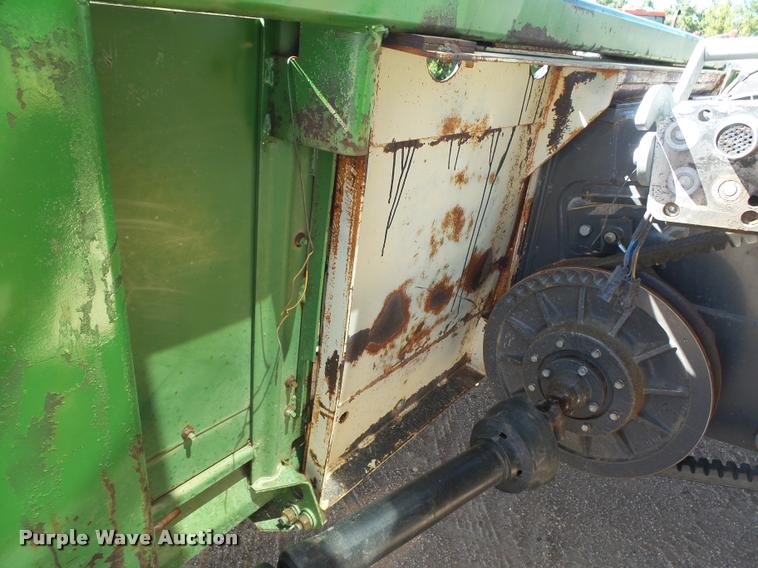 image for item DC3935 1985 John Deere 853A all crop head