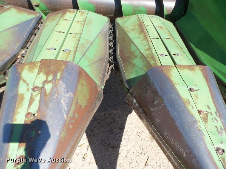 image for item DC3935 1985 John Deere 853A all crop head