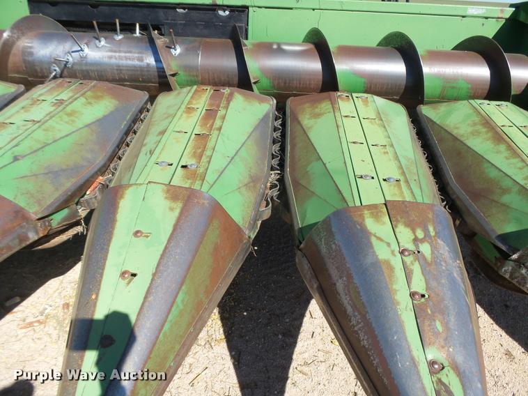 image for item DC3935 1985 John Deere 853A all crop head