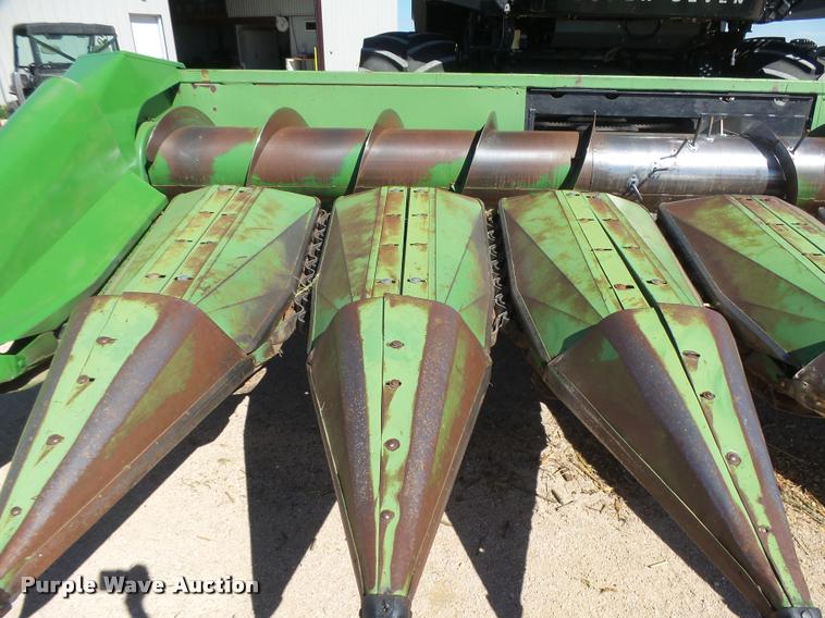 image for item DC3935 1985 John Deere 853A all crop head