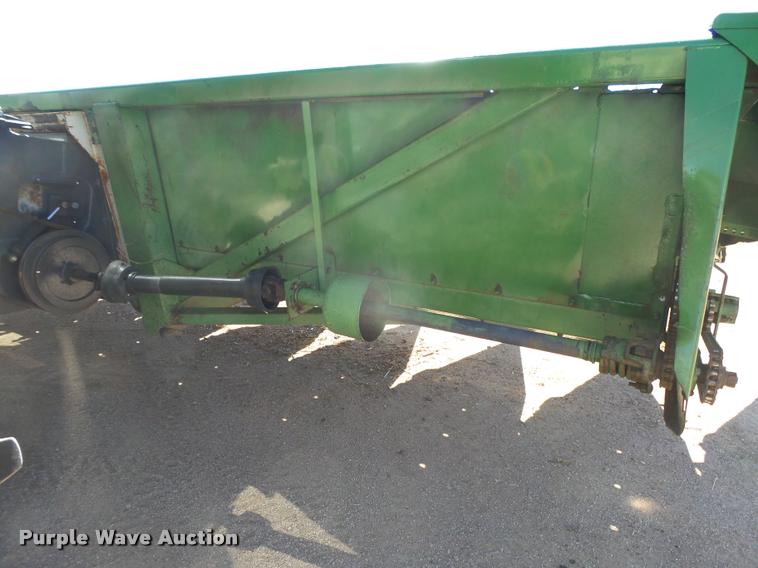 image for item DC3935 1985 John Deere 853A all crop head