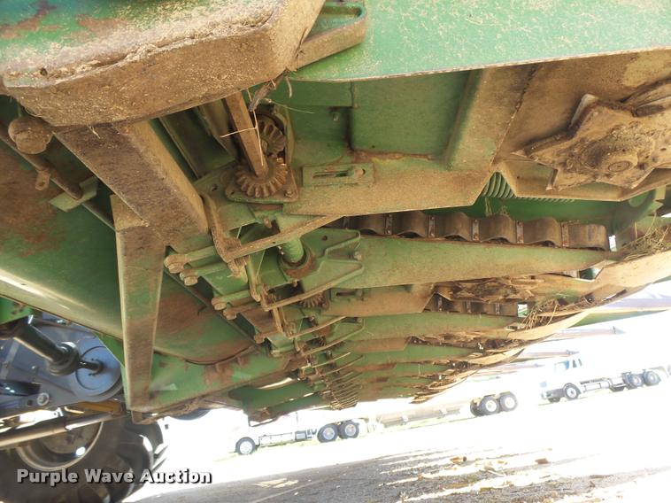 image for item DC3935 1985 John Deere 853A all crop head