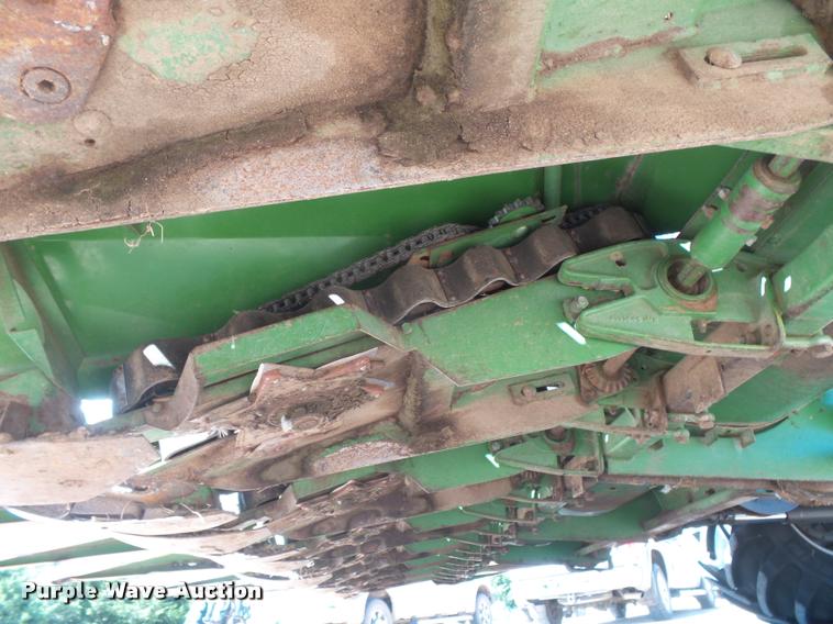 image for item DC3935 1985 John Deere 853A all crop head