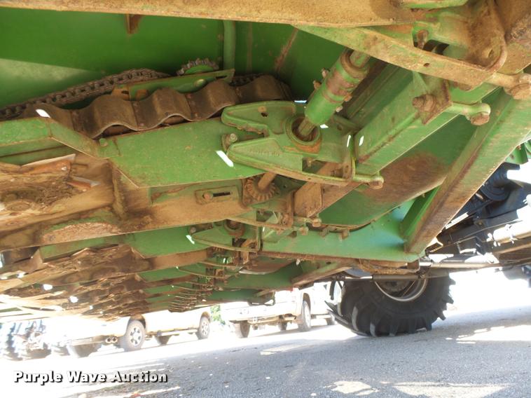 image for item DC3935 1985 John Deere 853A all crop head