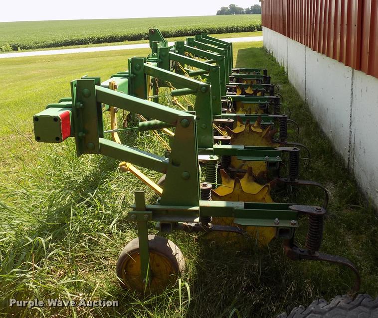 image for item DC4940 John Deere 825 field cultivator