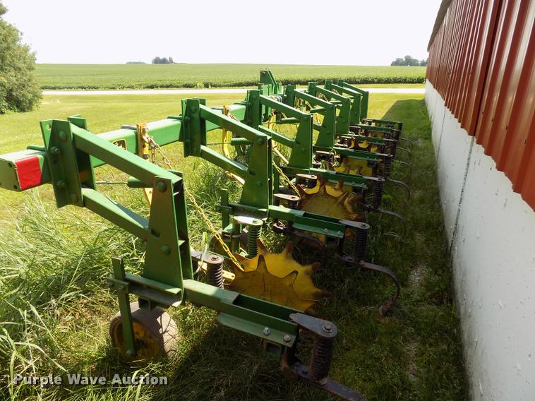 image for item DC4940 John Deere 825 field cultivator