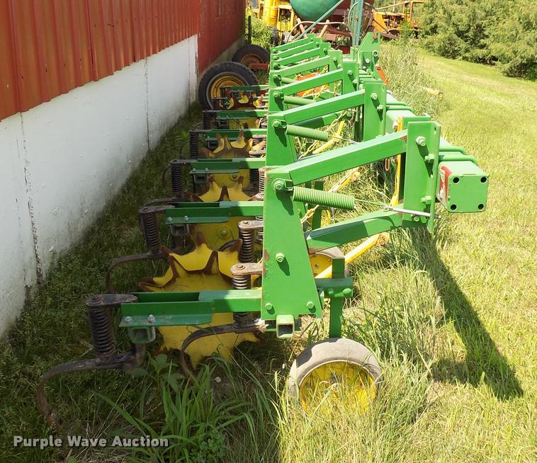 image for item DC4940 John Deere 825 field cultivator
