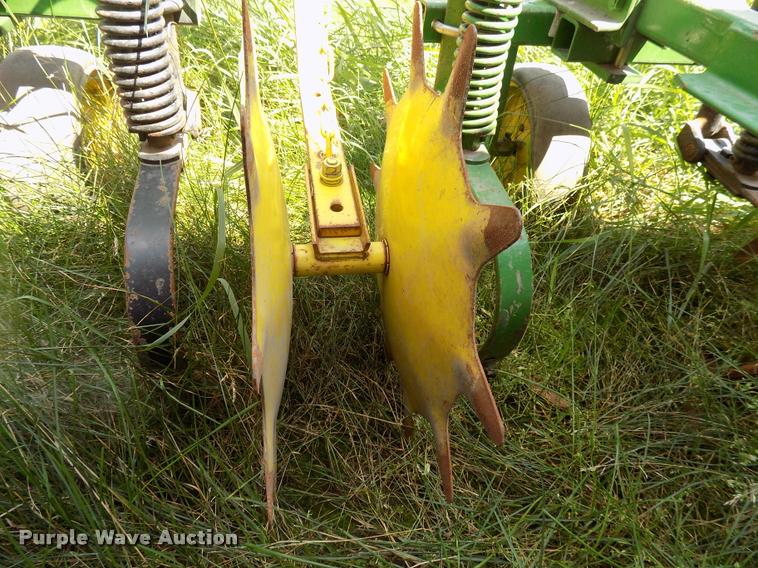 image for item DC4940 John Deere 825 field cultivator
