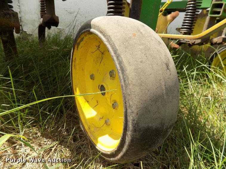 image for item DC4940 John Deere 825 field cultivator