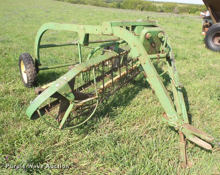 image for item DC5385 John Deere side delivery hay rake