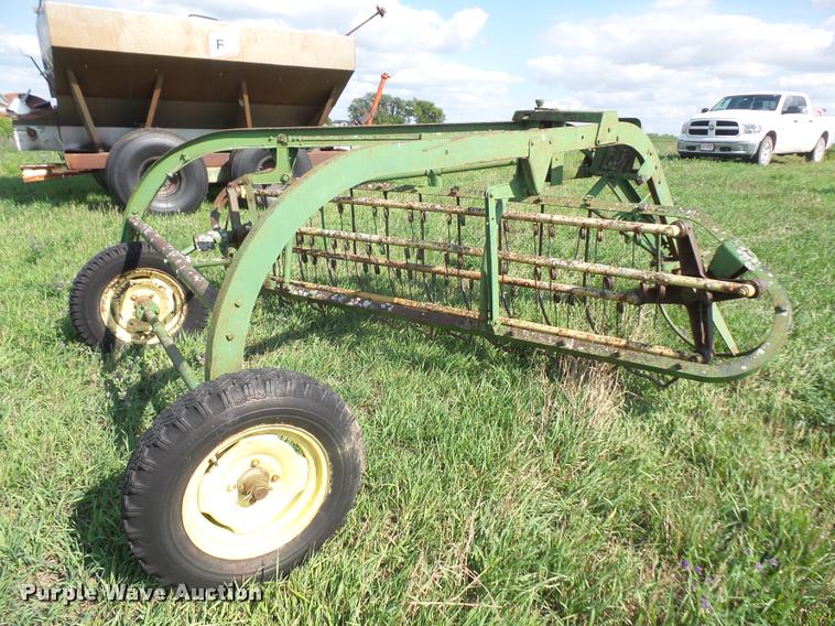 image for item DC5385 John Deere side delivery hay rake