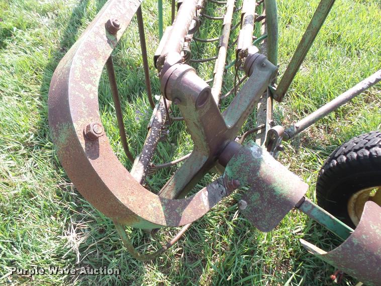 image for item DC5385 John Deere side delivery hay rake