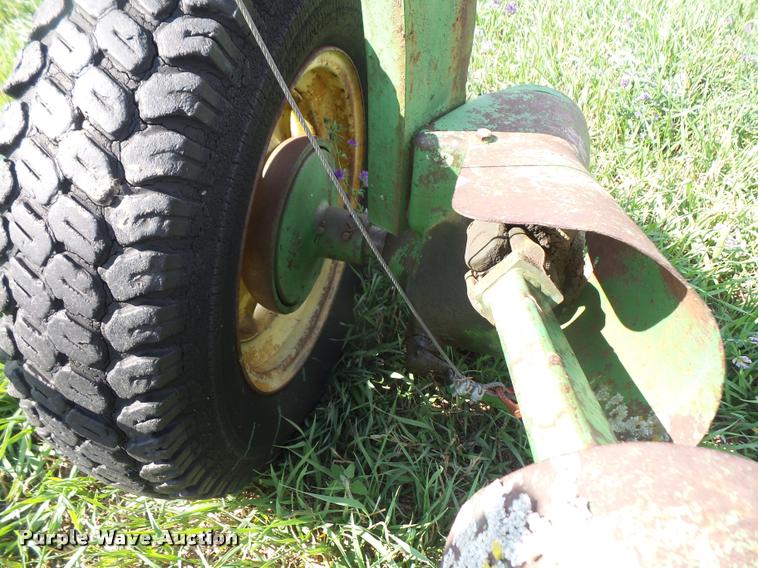 image for item DC5385 John Deere side delivery hay rake