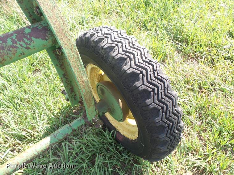 image for item DC5385 John Deere side delivery hay rake
