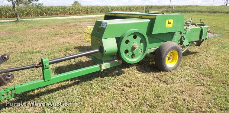 image for item DC5388 1975 John Deere 336 small square baler