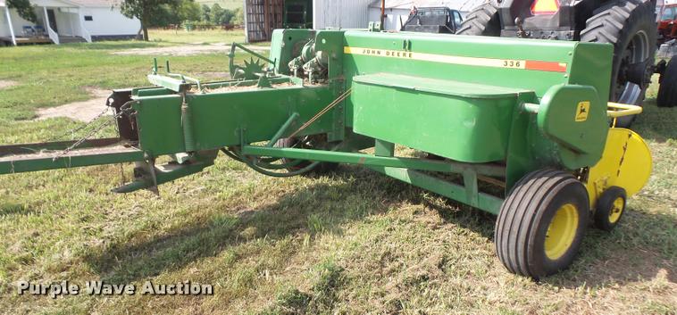 image for item DC5388 1975 John Deere 336 small square baler