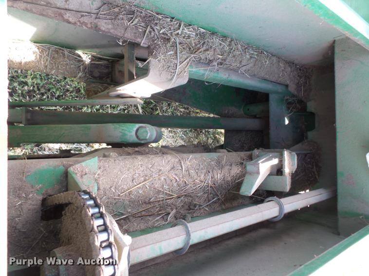 image for item DC5388 1975 John Deere 336 small square baler