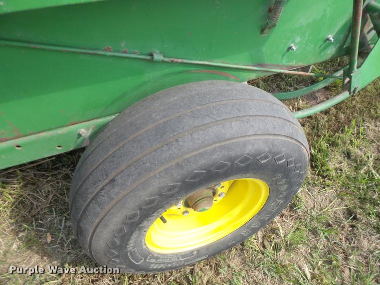 image for item DC5388 1975 John Deere 336 small square baler