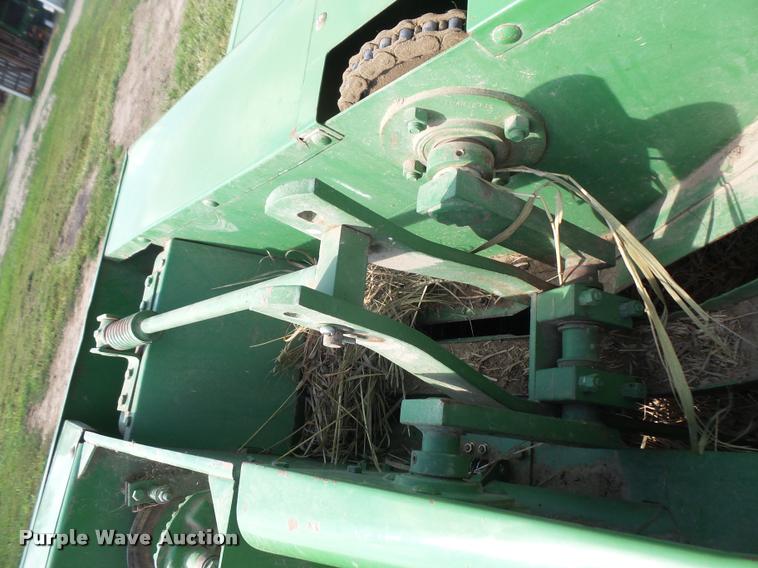 image for item DC5388 1975 John Deere 336 small square baler