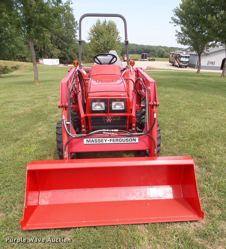 image for item DC5412 2000 Massey-Ferguson 1240 MFWD tractor