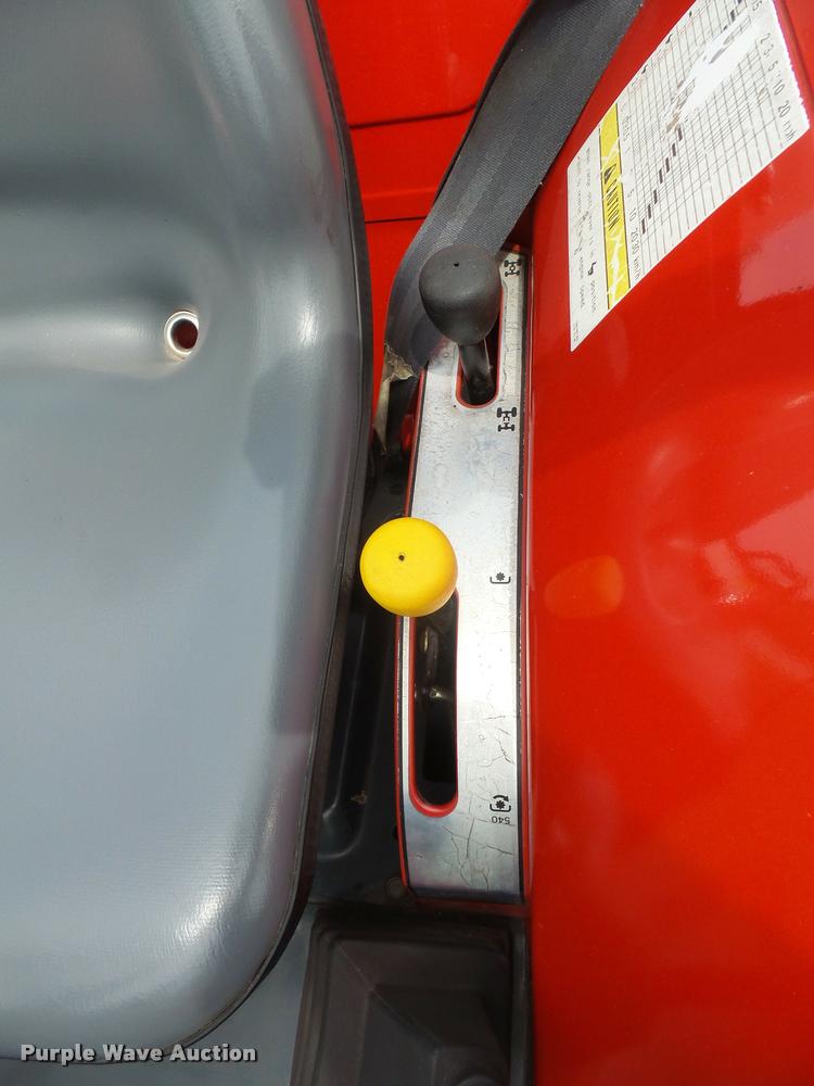 image for item DC5412 2000 Massey-Ferguson 1240 MFWD tractor