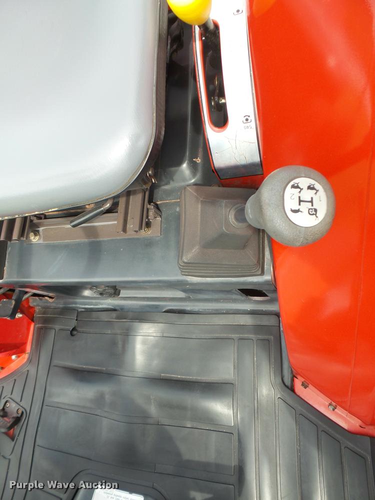 image for item DC5412 2000 Massey-Ferguson 1240 MFWD tractor