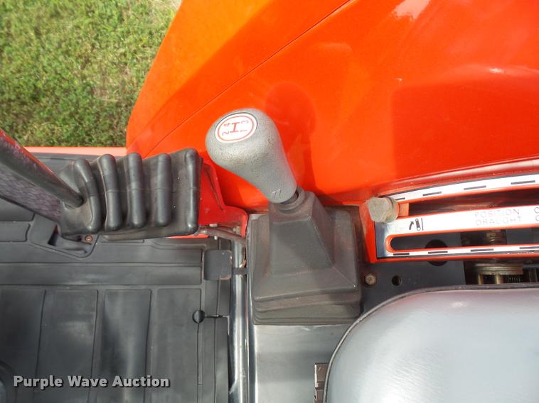 image for item DC5412 2000 Massey-Ferguson 1240 MFWD tractor