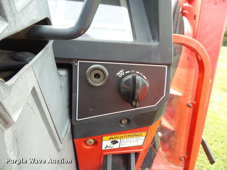 image for item DC5412 2000 Massey-Ferguson 1240 MFWD tractor