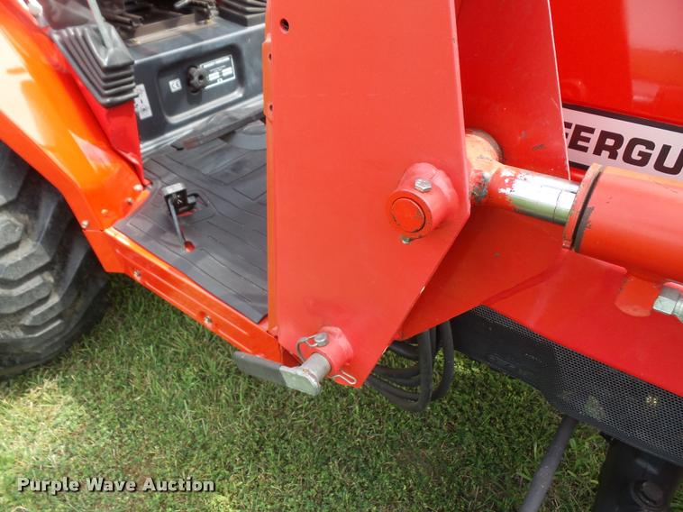 image for item DC5412 2000 Massey-Ferguson 1240 MFWD tractor